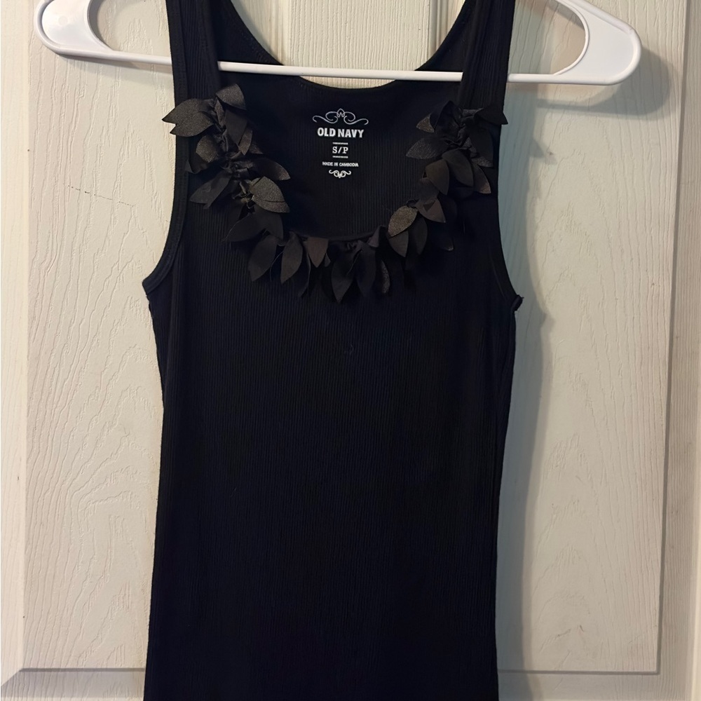 Old Navy Black Size Small Fitted Sleeveless Tank Top Petal Fringe
